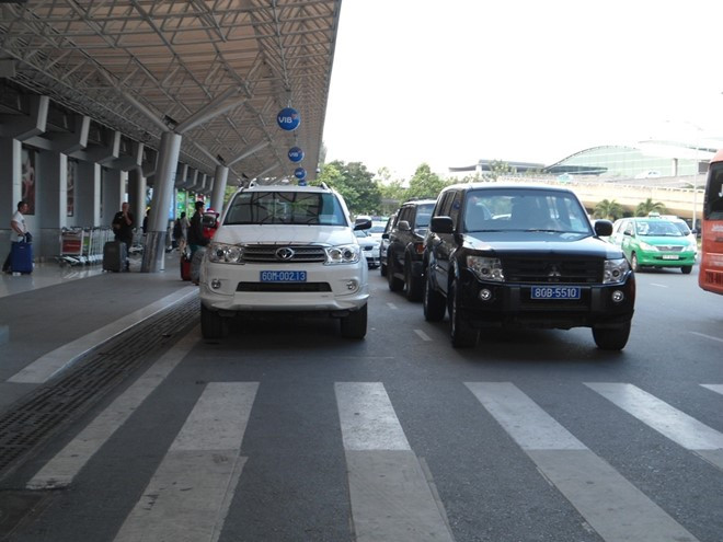 Xe biển xanh, biển đỏ “lộng hành” ở Sài Gòn ảnh 1