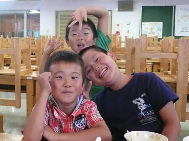 Cùng trẻ em Nhật ăn trưa mới thấm thía thế nào là thua ngay từ vạch xuất phát ảnh 13