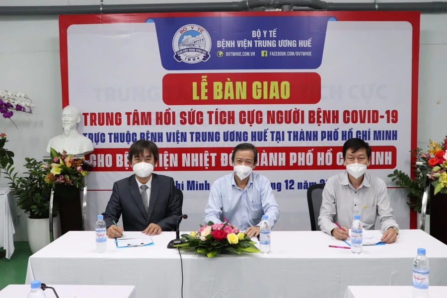 Lễ bàn giao Trung tâm Hồi sức tích cực người bệnh Covid-19.