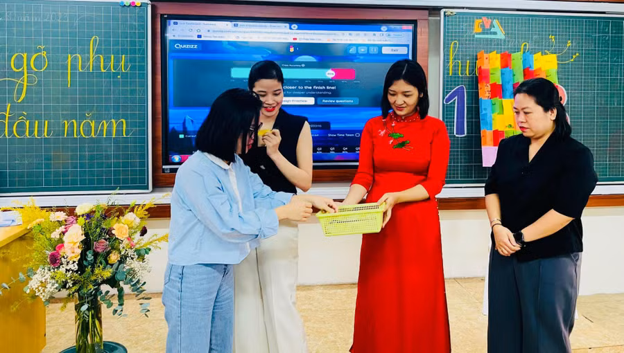 Buổi họp phụ huynh 1 lớp Trường Tiểu học Chu Văn An (Tây Hồ). Ảnh: NTCC