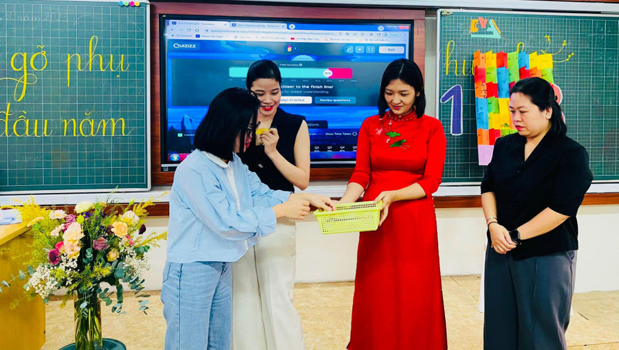 Buổi họp phụ huynh 1 lớp Trường Tiểu học Chu Văn An (Tây Hồ). Ảnh: NTCC Buổi họp phụ huynh 1 lớp Trường Tiểu học Chu Văn An (Tây Hồ). Ảnh: NTCC