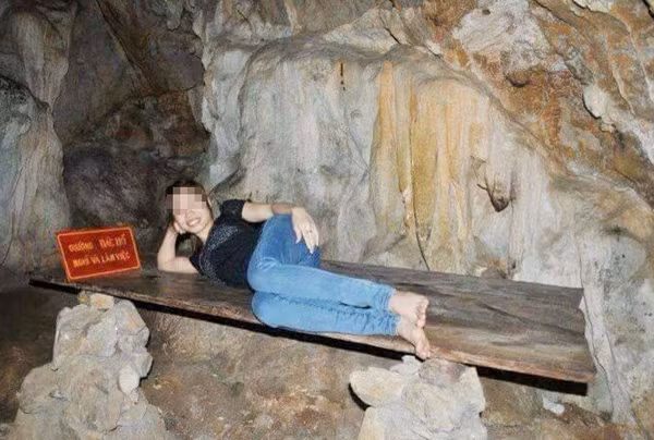 Hết "tháng ăn chơi", nhìn lại những hình ảnh phản cảm mùa lễ hội ảnh 12