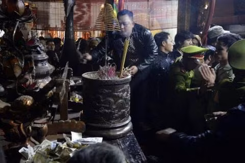 Hết "tháng ăn chơi", nhìn lại những hình ảnh phản cảm mùa lễ hội ảnh 5