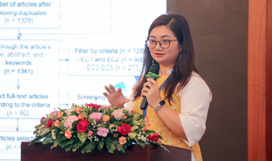 PGS.TS Trịnh Thị Phương Thảo báo cáo tại một hội thảo quốc tế. Ảnh: NVCC PGS.TS Trịnh Thị Phương Thảo báo cáo tại một hội thảo quốc tế. Ảnh: NVCC