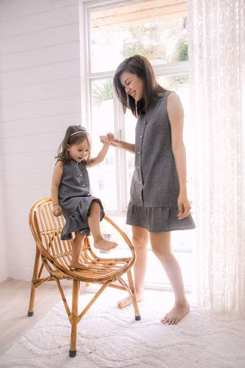 9 kieu may vay doi mua he tuyet dep cho me va con gai - 4