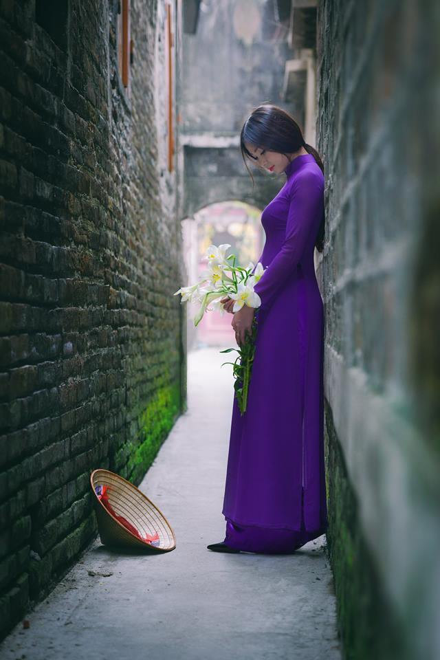 tan chay vi thieu nu ha noi chup anh ao dai ben hoa loa ken - 12