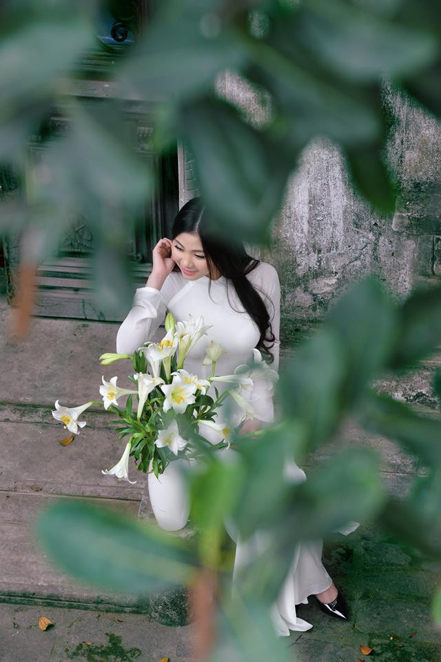 tan chay vi thieu nu ha noi chup anh ao dai ben hoa loa ken - 9
