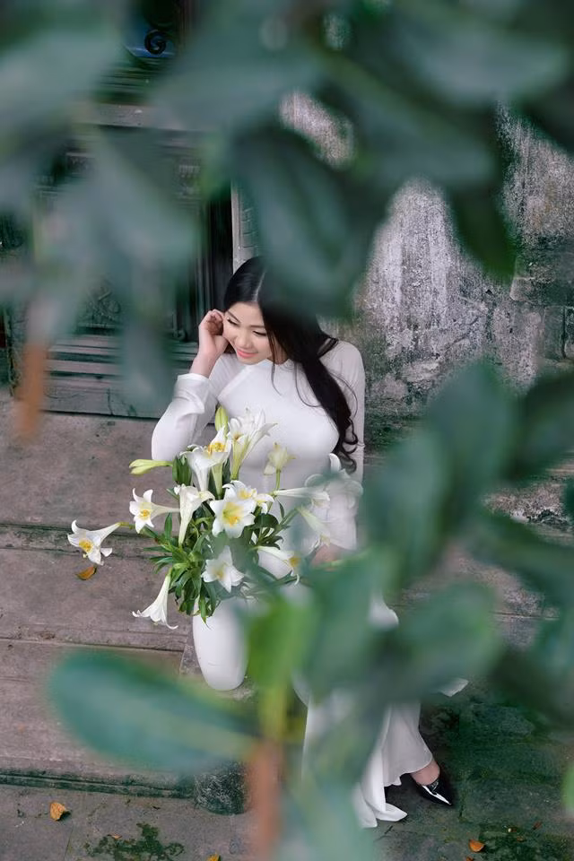 tan chay vi thieu nu ha noi chup anh ao dai ben hoa loa ken - 9