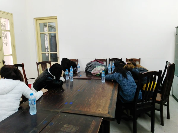 Các tiếp viên của cơ sở massage Ozawa tại cơ quan công an