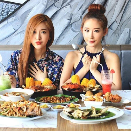 7 cặp chị em song sinh nổi tiếng vì vẻ đẹp thiên thần