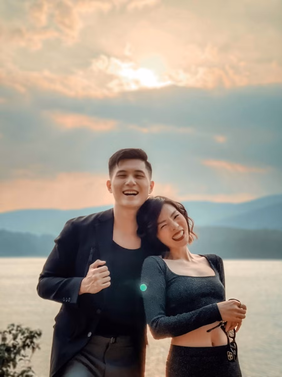 Lệ Quyên đăng tải bức ảnh vô cùng hạnh phúc bên người mẫu Lâm Bảo Châu.