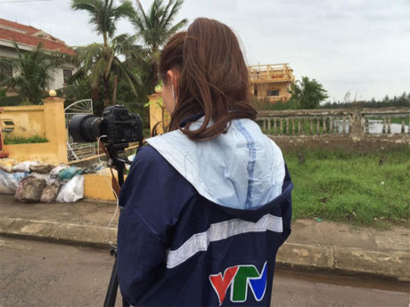 Ảnh hiếm của MC thời tiết VTV bị tố Anh hiem cua MC thoi tiet VTV bi to
