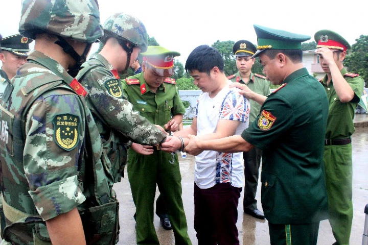 Quảng Ninh: Bàn giao đối tượng truy nã cho công an Trung Quốc