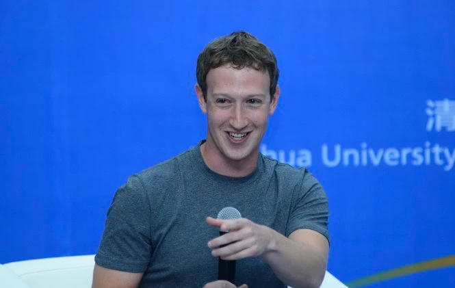 Mark Zuckerberg nói chuyện ở Đại học Thanh Hoa. Ảnh: Reuters