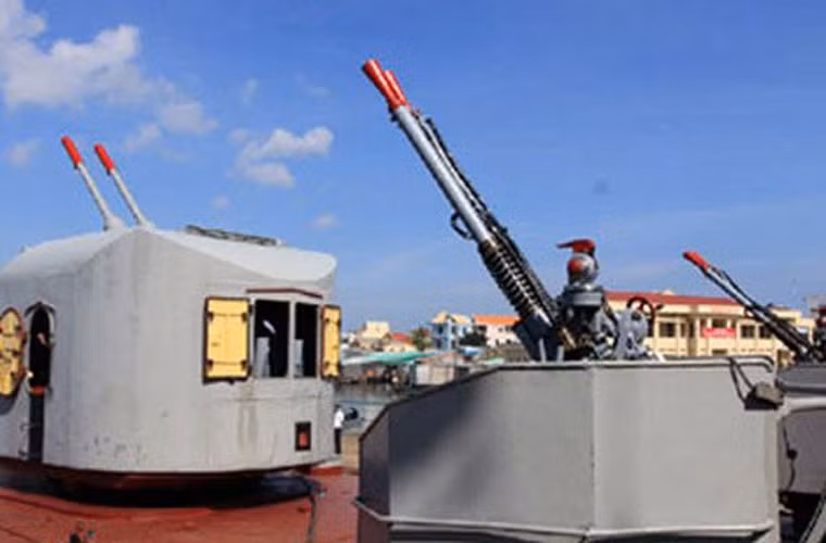 Họ súng AK trên tàu chiến Việt Nam ảnh 4