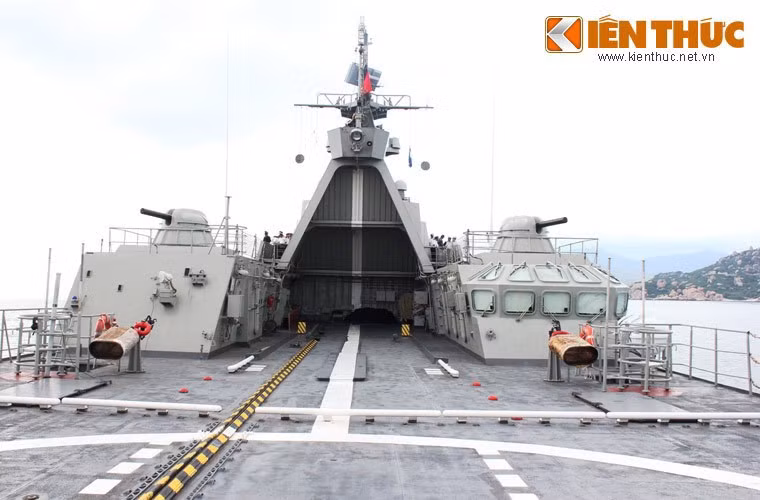 Họ súng AK trên tàu chiến Việt Nam ảnh 13