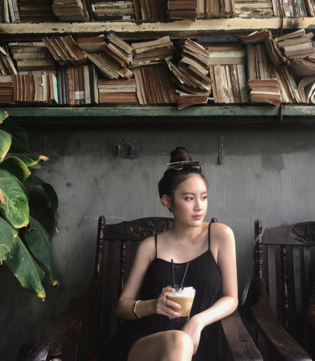 Hot girl Lào gốc Việt Chi Chi và chị em gái khoe ảnh tung tăng ở Hà Nội - Ảnh 4 Hot girl Lao goc Viet Chi Chi va chi em gai khoe anh tung tang o Ha Noi - Anh 4