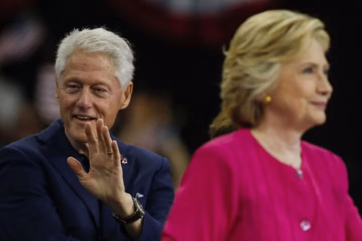 Bill Clinton​ thừa nhận bà Hillary "sai lầm"