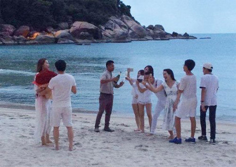 Cường đôla và Chu Đăng Khoa ai ngọt ngào hơn khi bên Hà Hồ? - Ảnh 3 Cuong dola va Chu Dang Khoa ai ngot ngao hon khi ben Ha Ho? - Anh 3