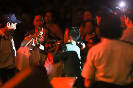 Ho Van Cuong qua khac tu khi lam con nuoi Phi Nhung - Anh 1