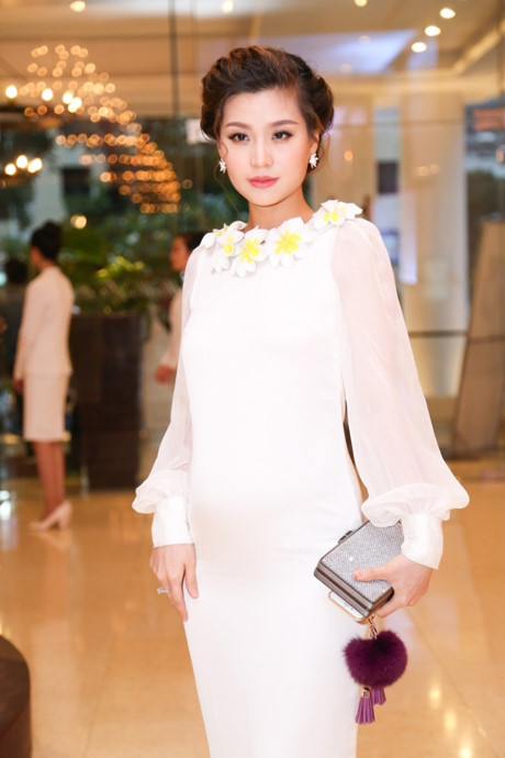 Á hậu Diễm Trang: Bà bầu sexy nhất nhì showbiz Việt - Ảnh 4 A hau Diem Trang: Ba bau sexy nhat nhi showbiz Viet - Anh 4