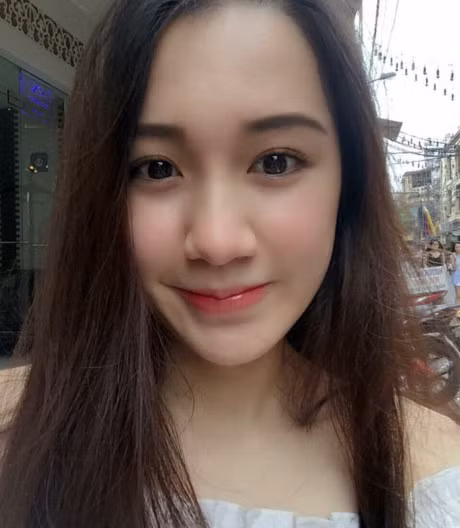 Hot girl Lao goc Viet Chi Chi va chi em gai khoe anh tung tang o Ha Noi - Anh 8