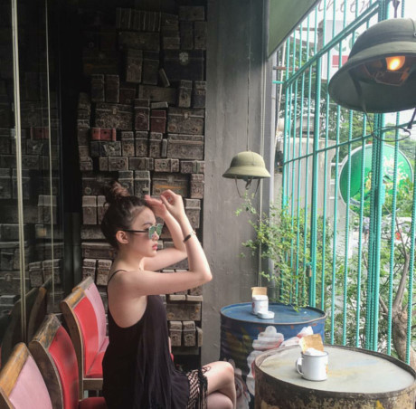 Hot girl Lào gốc Việt Chi Chi và chị em gái khoe ảnh tung tăng ở Hà Nội - Ảnh 2 Hot girl Lao goc Viet Chi Chi va chi em gai khoe anh tung tang o Ha Noi - Anh 2