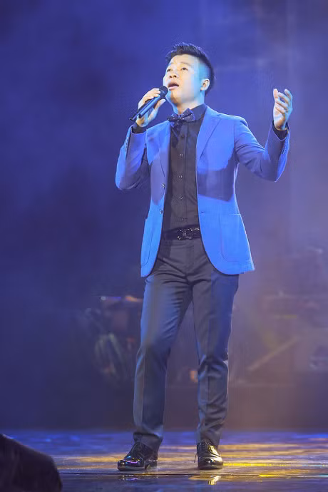 Nhac si Nguyen Cuong voi 2 cuoc 