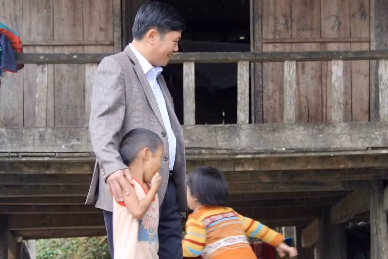 Những chuyến đi thực tế của thầy Lê Hữu Tân. Ảnh: NVCC