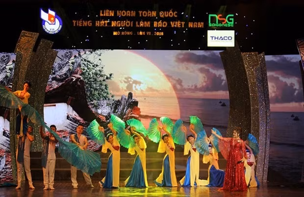 Nhà báo Minh Châu tham gia Liên hoan Tiếng hát toàn quốc người làm báo Việt Nam mở rộng lần thứ VI - năm 2018.