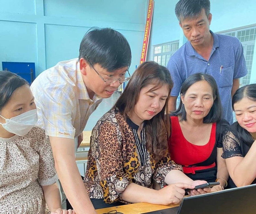 Giáo viên Kon Tum tham gia tập huấn, nâng cao nghiệp vụ dạy ngoại ngữ. Giáo viên Kon Tum tham gia tập huấn, nâng cao nghiệp vụ dạy ngoại ngữ.