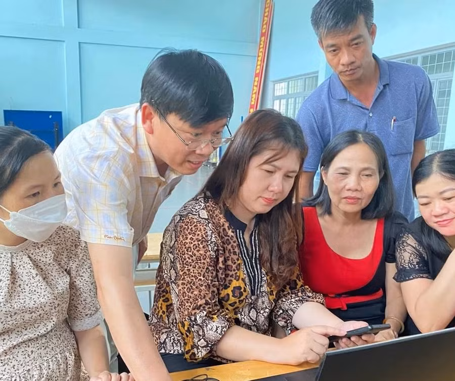 Giáo viên Kon Tum tham gia tập huấn, nâng cao nghiệp vụ dạy ngoại ngữ. Giáo viên Kon Tum tham gia tập huấn, nâng cao nghiệp vụ dạy ngoại ngữ.