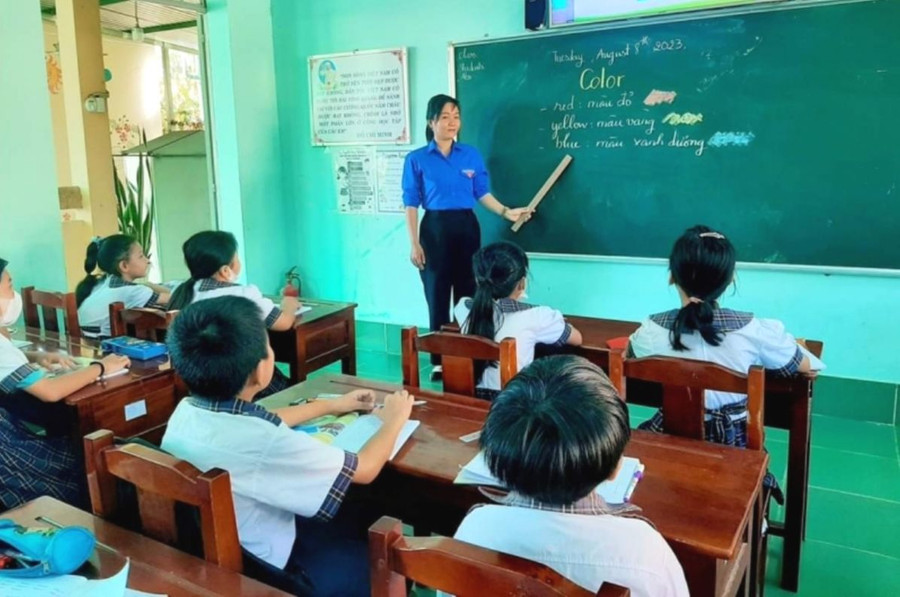 CLB nâng cao năng lực tiếng Anh cho thanh thiếu nhi địa bàn khó khăn, vùng nông thôn do Tỉnh đoàn Bến Tre tổ chức. CLB nâng cao năng lực tiếng Anh cho thanh thiếu nhi địa bàn khó khăn, vùng nông thôn do Tỉnh đoàn Bến Tre tổ chức.