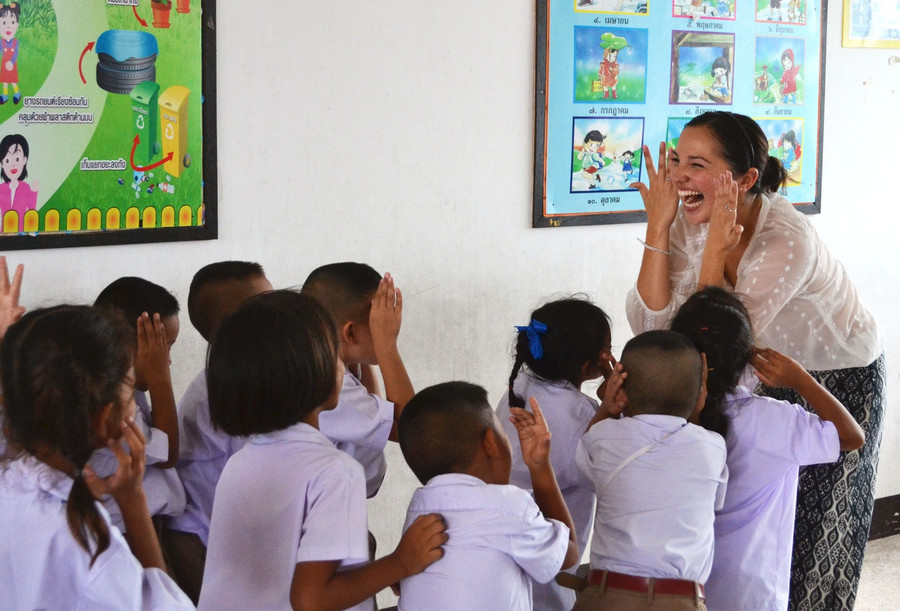 Thái Lan muốn nâng cao khả năng sử dụng tiếng Anh cho người dân để xúc tiến du lịch. Thái Lan muốn nâng cao khả năng sử dụng tiếng Anh cho người dân để xúc tiến du lịch.