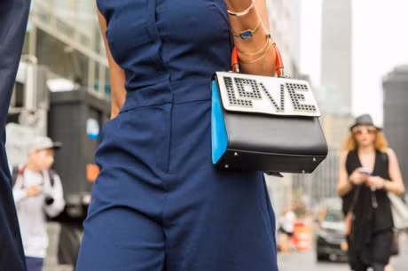 5 kieu tui xach phai dep nen co - Anh 6