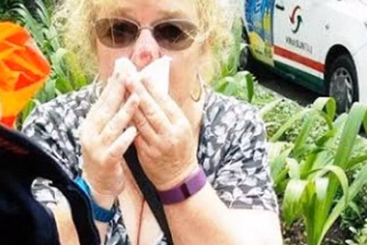 Phó Chủ tịch quận 1 yêu cầu xin lỗi du khách bị vấp móc sắt trên vỉa hè