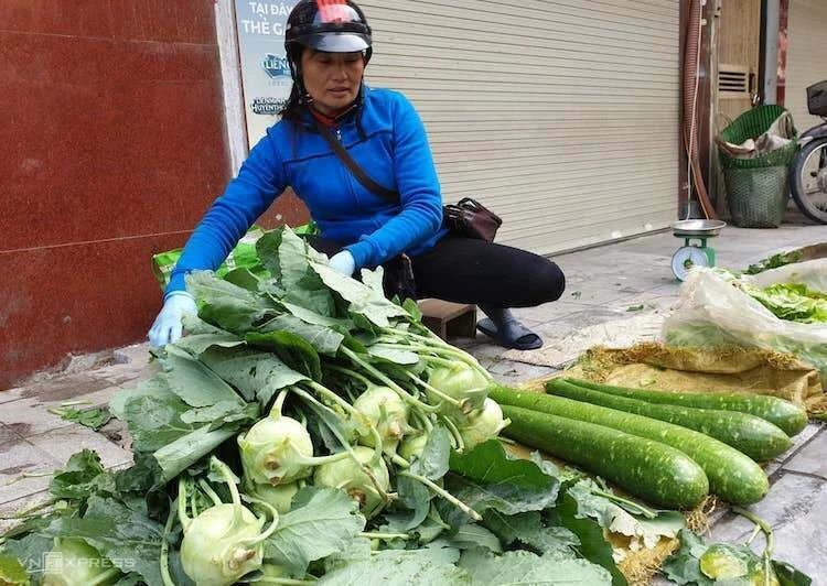 Giá rau xanh tăng vọt sau hai ngày mưa rét