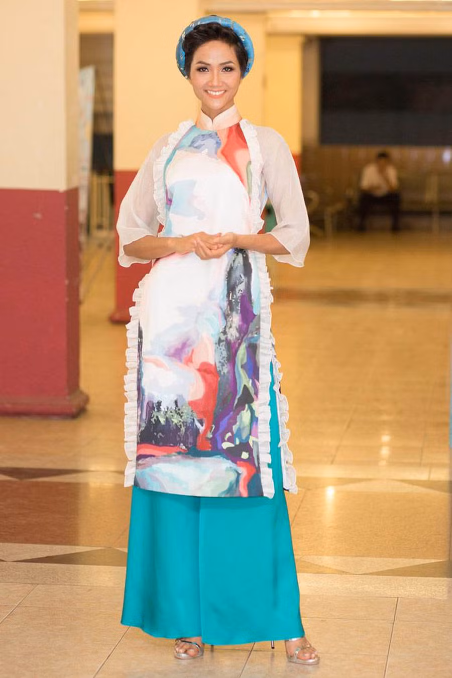 5 phụ kiện nên diện cùng áo dài giúp “lên đời” phong cách ảnh 3