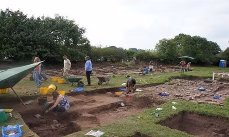 Chang trai doc het gia san khai quat thanh co xu Wales - Anh 5