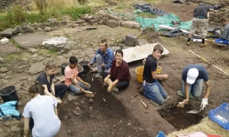 Chang trai doc het gia san khai quat thanh co xu Wales - Anh 8