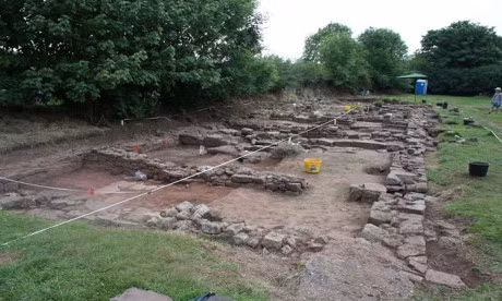 Chang trai doc het gia san khai quat thanh co xu Wales - Anh 2