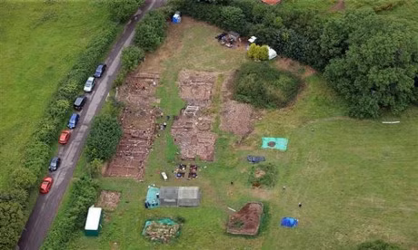 Chang trai doc het gia san khai quat thanh co xu Wales - Anh 3