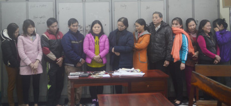 Ha Tinh: Pha duong day lo de lon, bat giu 16 doi tuong - Anh 1