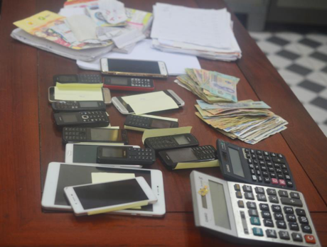 Ha Tinh: Pha duong day lo de lon, bat giu 16 doi tuong - Anh 2