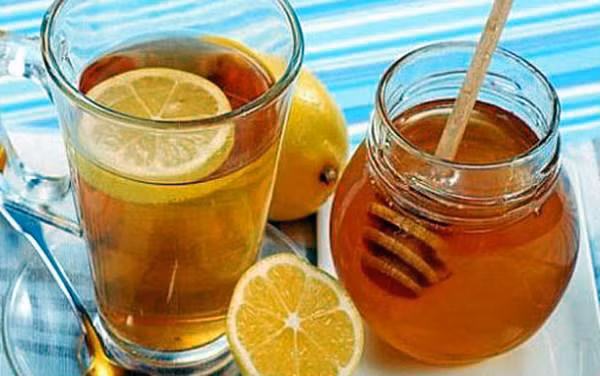 Nước chanh mật ong mang đến rất nhiều tác dụng cho nhan sắc lẫn sức khỏe - Ảnh: Internet