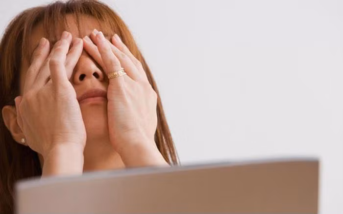 Vứt ngay cặp kính cận đi và thực hiện bài tập mát xa mắt đơn giản này, thị lực chỉ có 10/10 ảnh 2