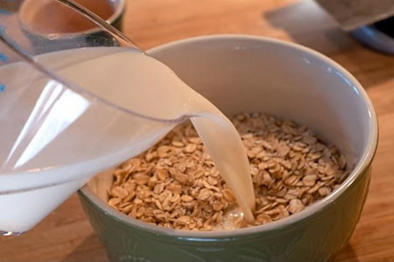 Trước khi đi ngủ uống 1 ly nước rẻ bèo này, da mặt bỗng chốc trắng mịn 