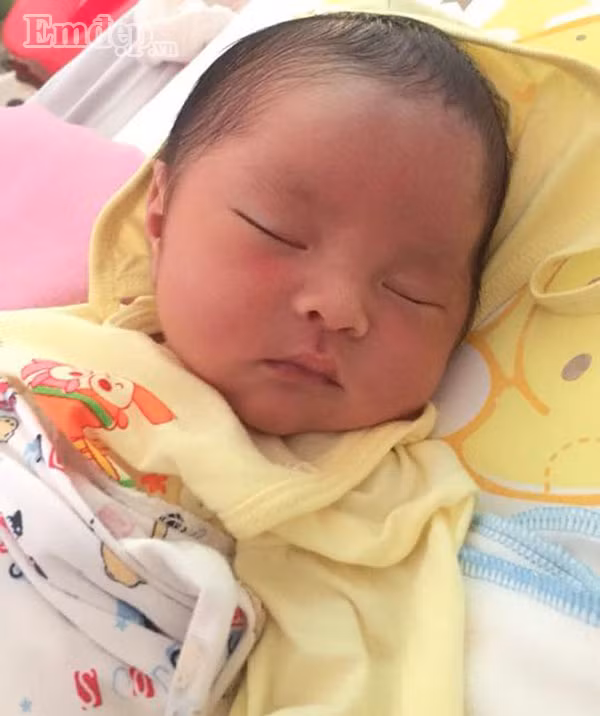 Người phụ nữ có bệnh lý vỡ òa khi có con tự nhiên sau 5 năm điều trị hiếm muộn