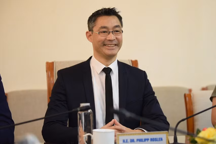 TS. Philipp Rösler phát biểu tại buổi làm việc.