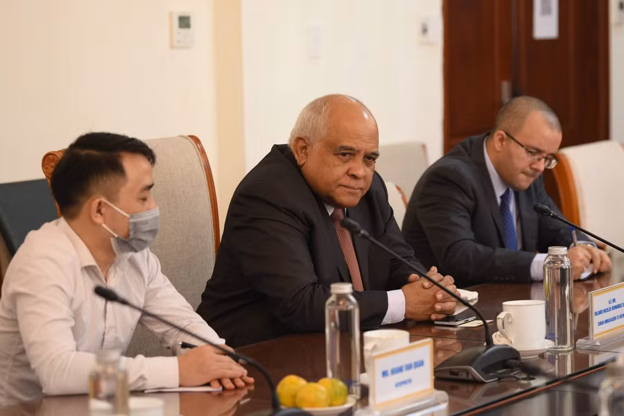 Bộ trưởng Nguyễn Kim Sơn tiếp Đại sứ Cuba tại Việt Nam ảnh 1